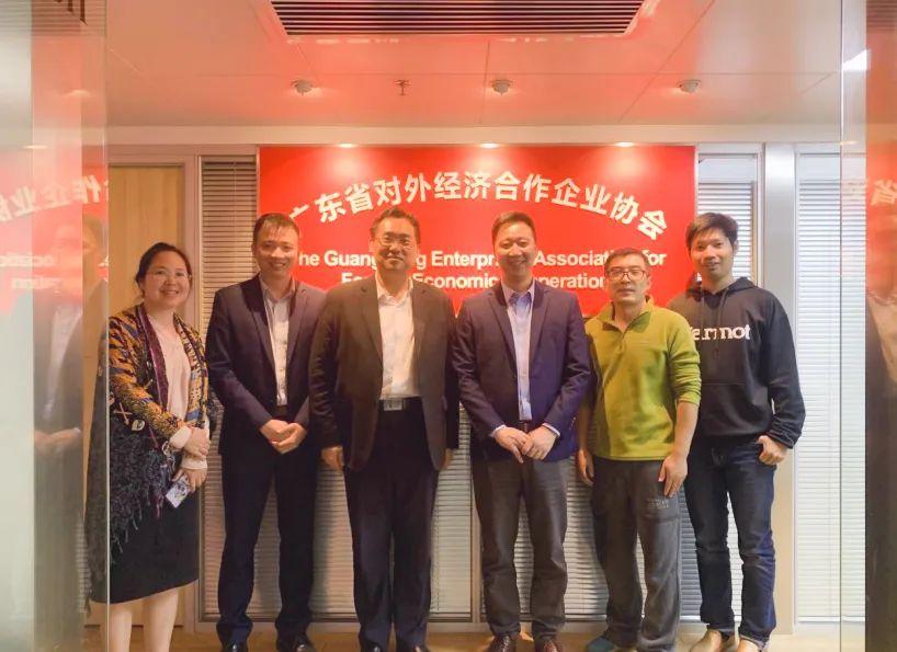 2 月 10 日 广东省对外经济合作企业协会驻莫斯科代表处首席代表&俄罗斯粤商会会长孙继业、秘书长于超先、秘书长李钦武、金海岸咨询集团商业服务中心总经理武文盛（左3）、项目总监谭懿（左2）合影