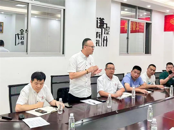 金海岸福建分公司总经理胡亦涵老师致辞