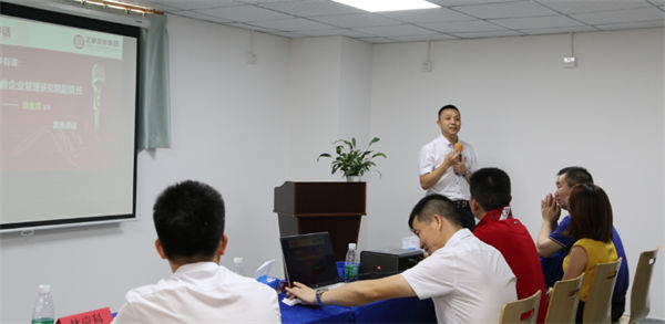 金海岸企业管理研究院副院长庞金森老师致辞