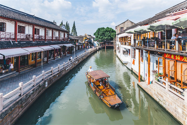 以文化赋能经济社会发展，企业营销管理对此有何启发？